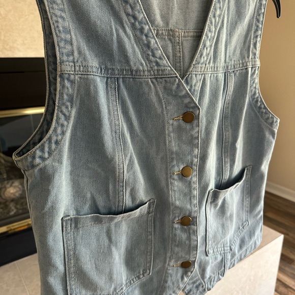 Ladyful Women's Sleeveless Denim Vest V Neck Button Down Jean Waistcoat Jacket - Picture 5 of 9